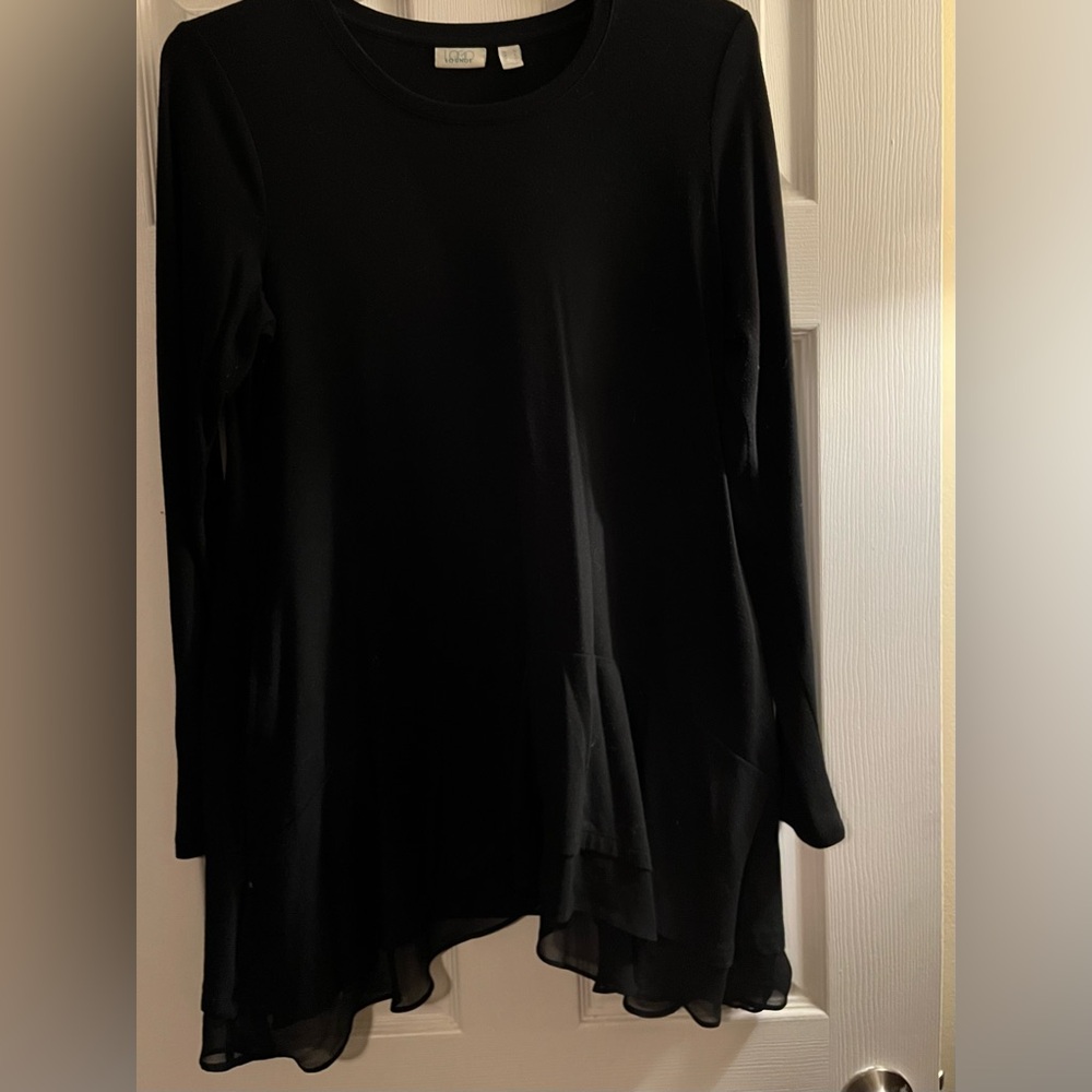 Lot of 2 LOGO Lounge ruffle hem tops with pockets (black/tan)